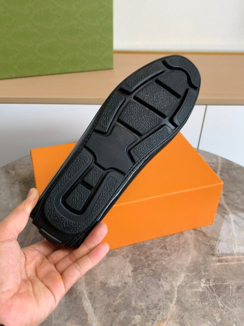 Gucci Black Metal-Detail Loafers — detail