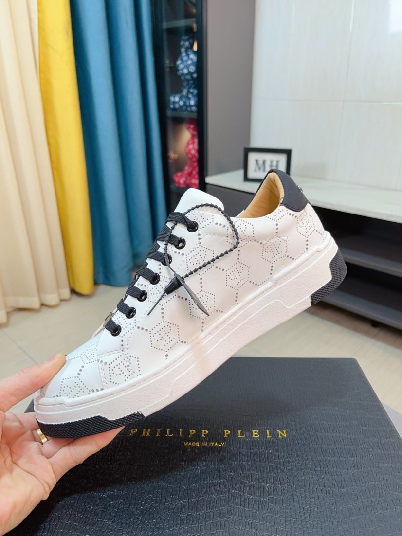 PHILIPP PLEIN White Black Accent Sneakers — model