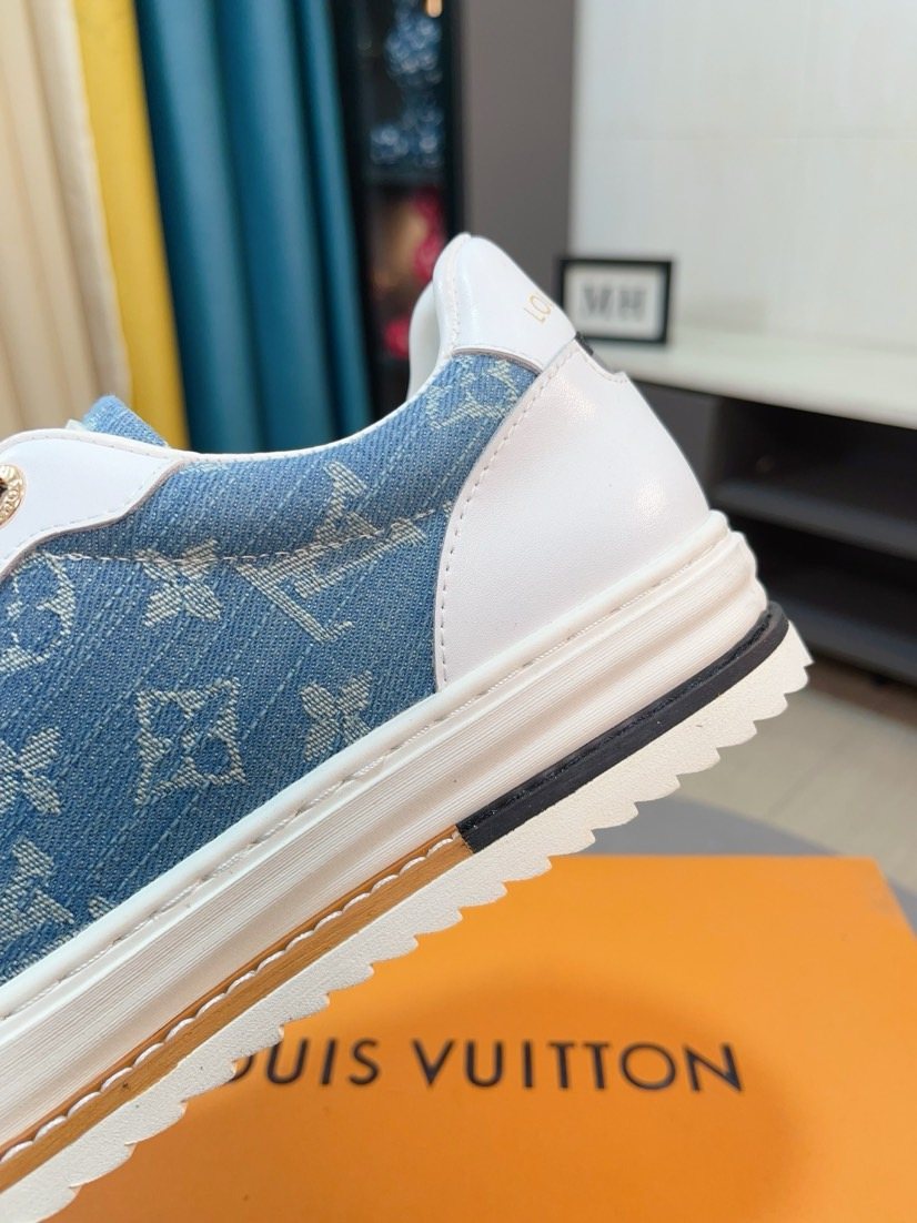 Louis Vuitton Monogram Low-Top Sneakers — detail