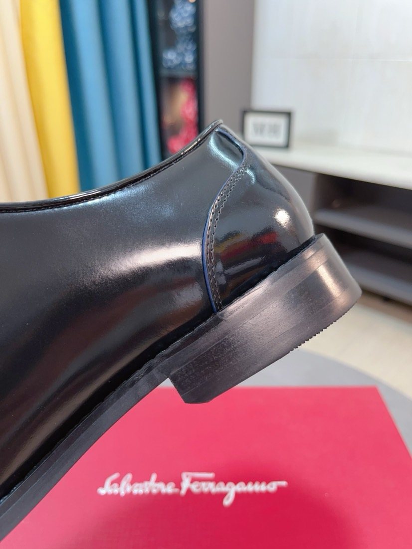 Ferragamo Plain-Toe Leather Lace-Up Dress Shoes — detail