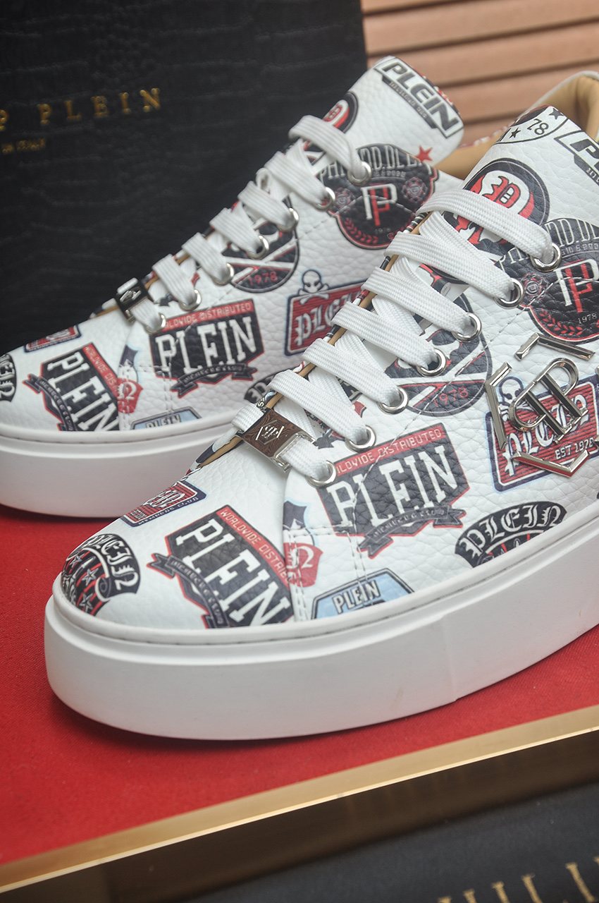Philipp Plein Graphic Print Low-Top Sneakers — detail